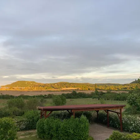 شقة Voeroesmal Vendeghaz