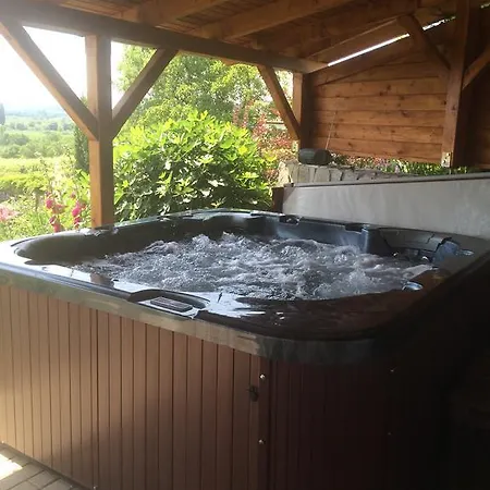 Voeroesmal Vendeghaz