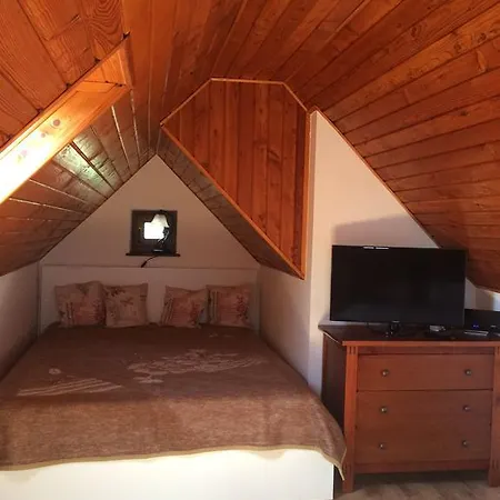 Voeroesmal Vendeghaz Apartment Balatonfured