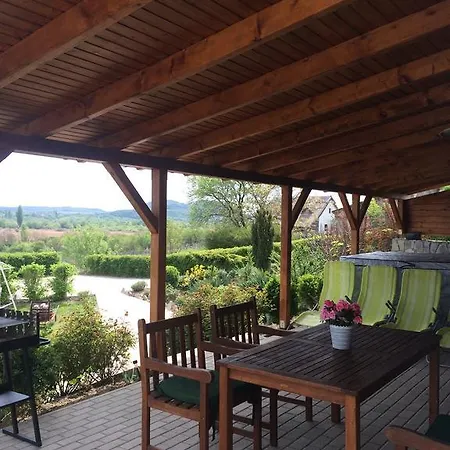 شقة Voeroesmal Vendeghaz