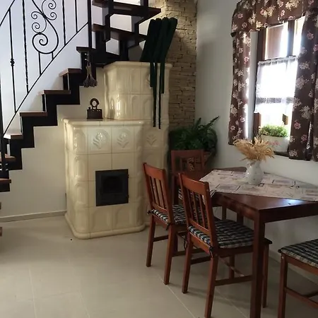 Apartament Voeroesmal Vendeghaz *