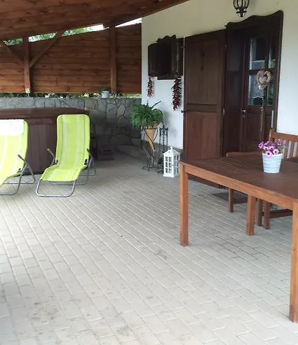 Voeroesmal Vendeghaz