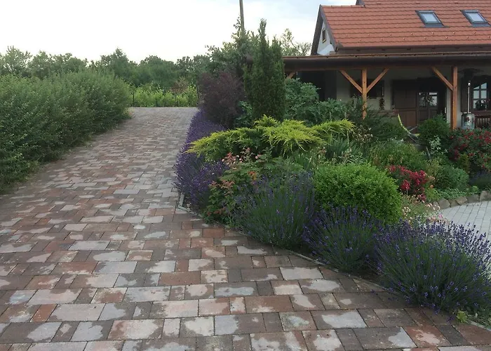 아파트 Voeroesmal Vendeghaz