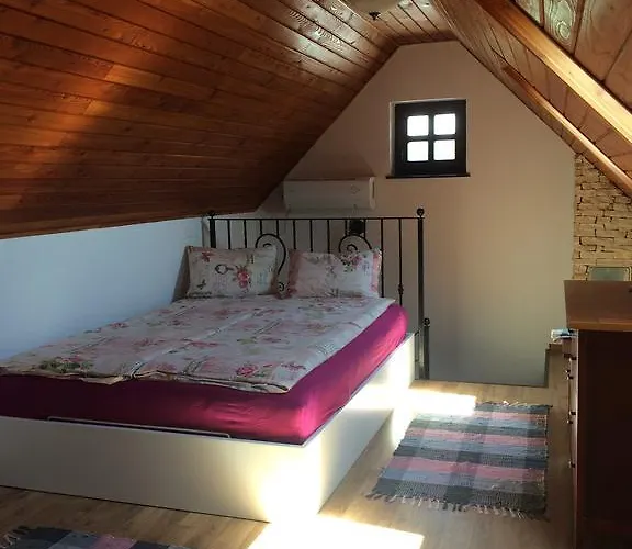 아파트 Voeroesmal Vendeghaz