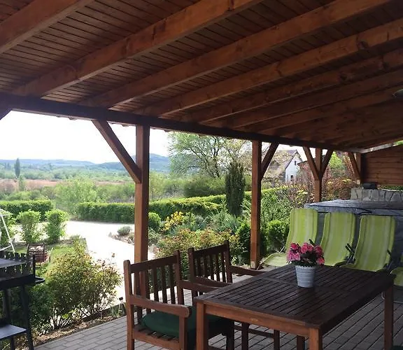 아파트 Voeroesmal Vendeghaz