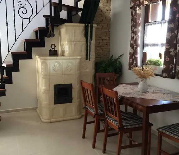 아파트 Voeroesmal Vendeghaz *